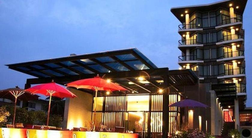 The Sez Hotel Bangsaen Si Racha Esterno foto